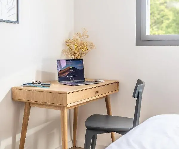 South-of-france T2 Neuf De Gamme, Climatise, Parking Gratuit, 2eme Ligne Balcon 3 *